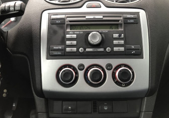 Подержанный автомобиль Ford Focus Sedan 2006 года (14 фото)