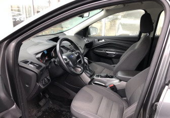 Подержанный автомобиль Ford Kuga 2015 года (10 фото)