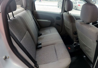 Подержанный автомобиль Renault Logan Sedan 2007 года (15 фото)