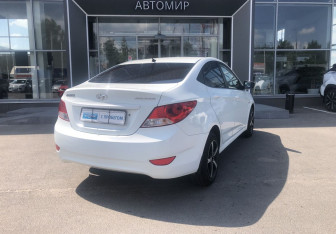 Подержанный автомобиль Hyundai Solaris Sedan 2012 года (5 фото)