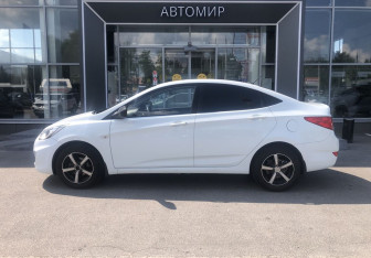 Подержанный автомобиль Hyundai Solaris Sedan 2012 года (8 фото)