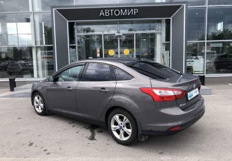Подержанный автомобиль Ford Focus Sedan 2012 года (7 фото)