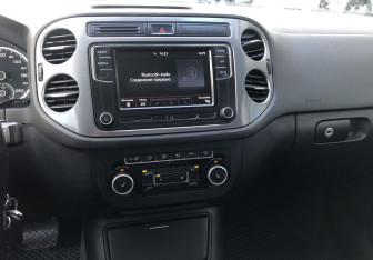 Подержанный автомобиль Volkswagen Tiguan 2011 года (14 фото)