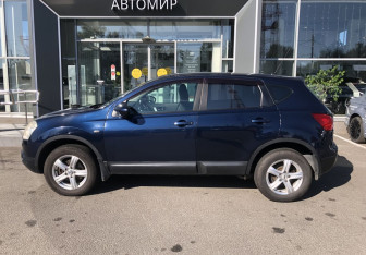 Подержанный автомобиль Nissan Qashqai 2009 года (8 фото)