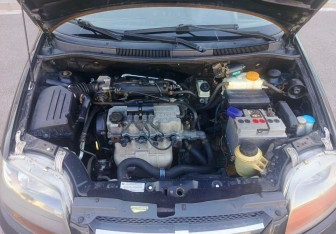 Подержанный автомобиль Chevrolet Aveo Hatchback 2007 года (10 фото)