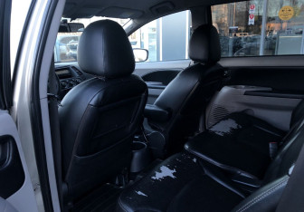 Подержанный автомобиль Mitsubishi Grandis 2006 года (11 фото)