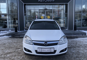 Подержанный автомобиль Opel Astra Hatchback 2008 года (2 фото)