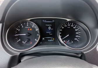 Подержанный автомобиль Nissan X-Trail 2015 года (13 фото)