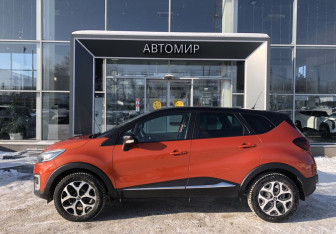 Подержанный автомобиль Renault Kaptur 2017 года (8 фото)