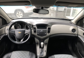 Подержанный автомобиль Chevrolet Cruze Sedan 2011 года (10 фото)