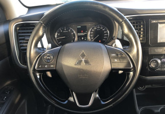 Подержанный автомобиль Mitsubishi Outlander 2015 года (12 фото)