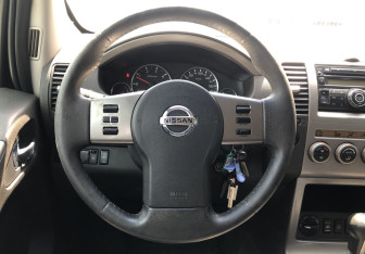 Подержанный автомобиль Nissan Pathfinder 2007 года (12 фото)