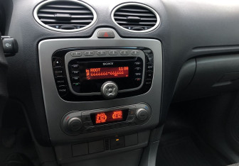 Подержанный автомобиль Ford Focus Hatchback 2010 года (14 фото)