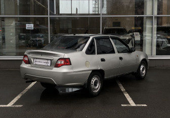 Подержанный автомобиль Daewoo Nexia Sedan 2008 года (5 фото)