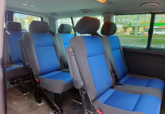 Подержанный автомобиль Volkswagen Caravelle 2007 года (15 фото)