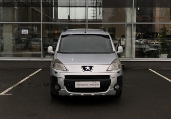 Подержанный автомобиль Peugeot Partner 2009 года (2 фото)