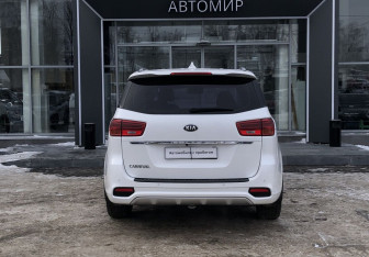 Подержанный автомобиль Kia Carnival 2019 года (6 фото)