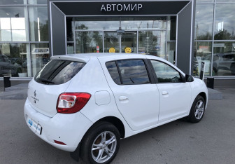 Подержанный автомобиль Renault Sandero 2014 года (5 фото)