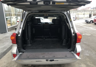 Подержанный автомобиль Toyota Land Cruiser Suv 2013 года (9 фото)