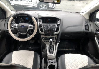 Подержанный автомобиль Ford Focus Sedan 2013 года (10 фото)