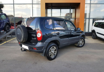 Подержанный автомобиль Chevrolet Niva 2010 года (5 фото)