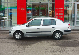 Подержанный автомобиль Renault Symbol 2005 года (8 фото)