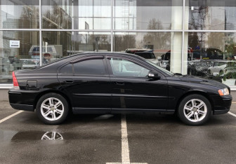 Подержанный автомобиль Volvo S60 2007 года (4 фото)