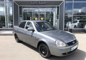 Подержанный автомобиль LADA (ВАЗ) Priora Sedan 2011 года (3 фото)