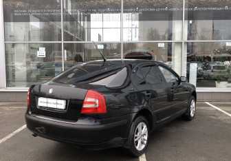 Подержанный автомобиль Skoda Octavia Liftback 2007 года (5 фото)