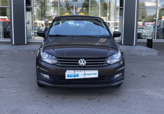 Подержанный автомобиль Volkswagen Polo Sedan 2015 года (2 фото)
