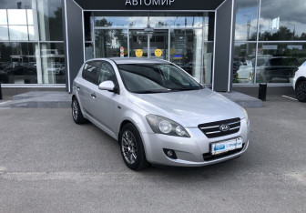 Подержанный автомобиль Kia Ceed Hatchback 2007 года (3 фото)