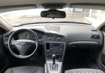 Подержанный автомобиль Volvo S60 2007 года (10 фото)
