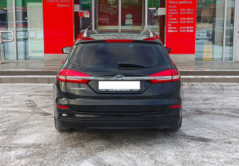 Подержанный автомобиль Ford Mondeo Wagon 2019 года (6 фото)