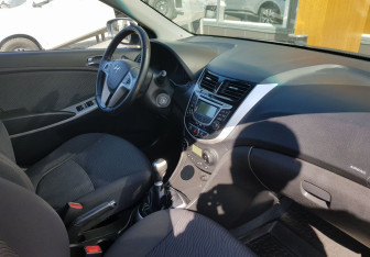 Подержанный автомобиль Hyundai Solaris Sedan 2011 года (9 фото)