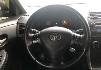 Подержанный автомобиль Toyota Corolla Sedan 2007 года (11 фото)