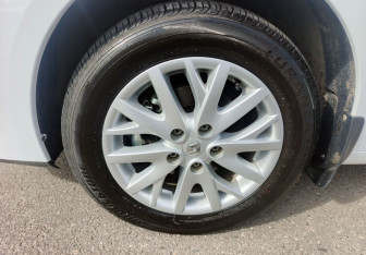 Подержанный автомобиль Renault Fluence 2013 года (10 фото)