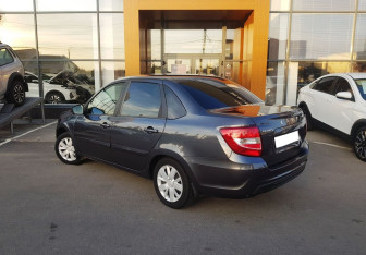 Подержанный автомобиль LADA (ВАЗ) Granta Sedan 2019 года (7 фото)