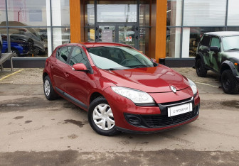 Подержанный автомобиль Renault Megane Hatchback 2014 года (3 фото)