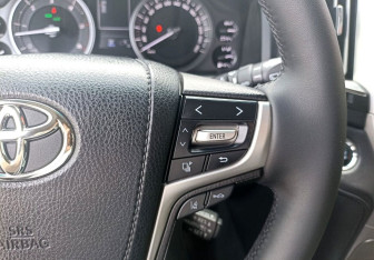Подержанный автомобиль Toyota Land Cruiser Suv 2016 года (19 фото)