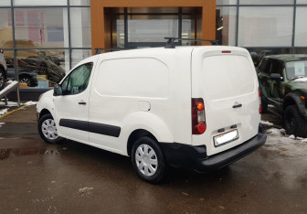 Подержанный автомобиль Peugeot Partner 2013 года (7 фото)