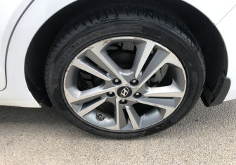 Подержанный автомобиль Hyundai Elantra Sedan 2017 года (14 фото)