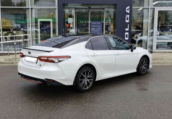 Подержанный автомобиль Toyota Camry Sedan 2021 года (5 фото)