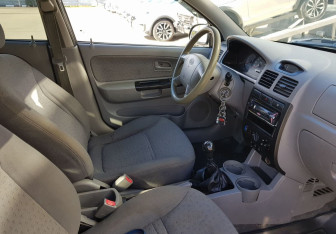 Подержанный автомобиль Kia Rio Wagon 2005 года (9 фото)