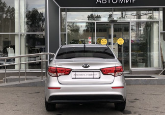 Подержанный автомобиль Kia Rio Sedan 2015 года (6 фото)