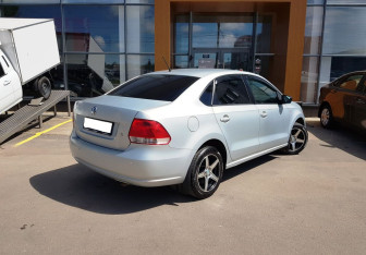 Подержанный автомобиль Volkswagen Polo Sedan 2010 года (5 фото)
