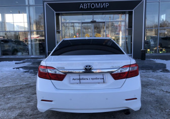 Подержанный автомобиль Toyota Camry Sedan 2013 года (6 фото)