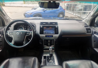 Подержанный автомобиль Toyota Land Cruiser Prado 2019 года (15 фото)