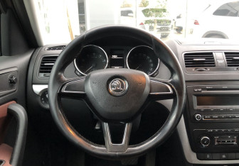 Подержанный автомобиль Skoda Yeti 2014 года (12 фото)