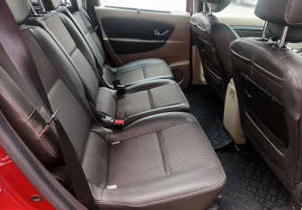 Подержанный автомобиль Renault Scenic 2011 года (16 фото)