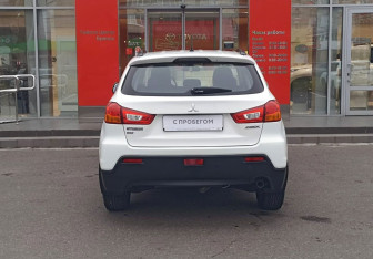 Подержанный автомобиль Mitsubishi ASX 2011 года (6 фото)